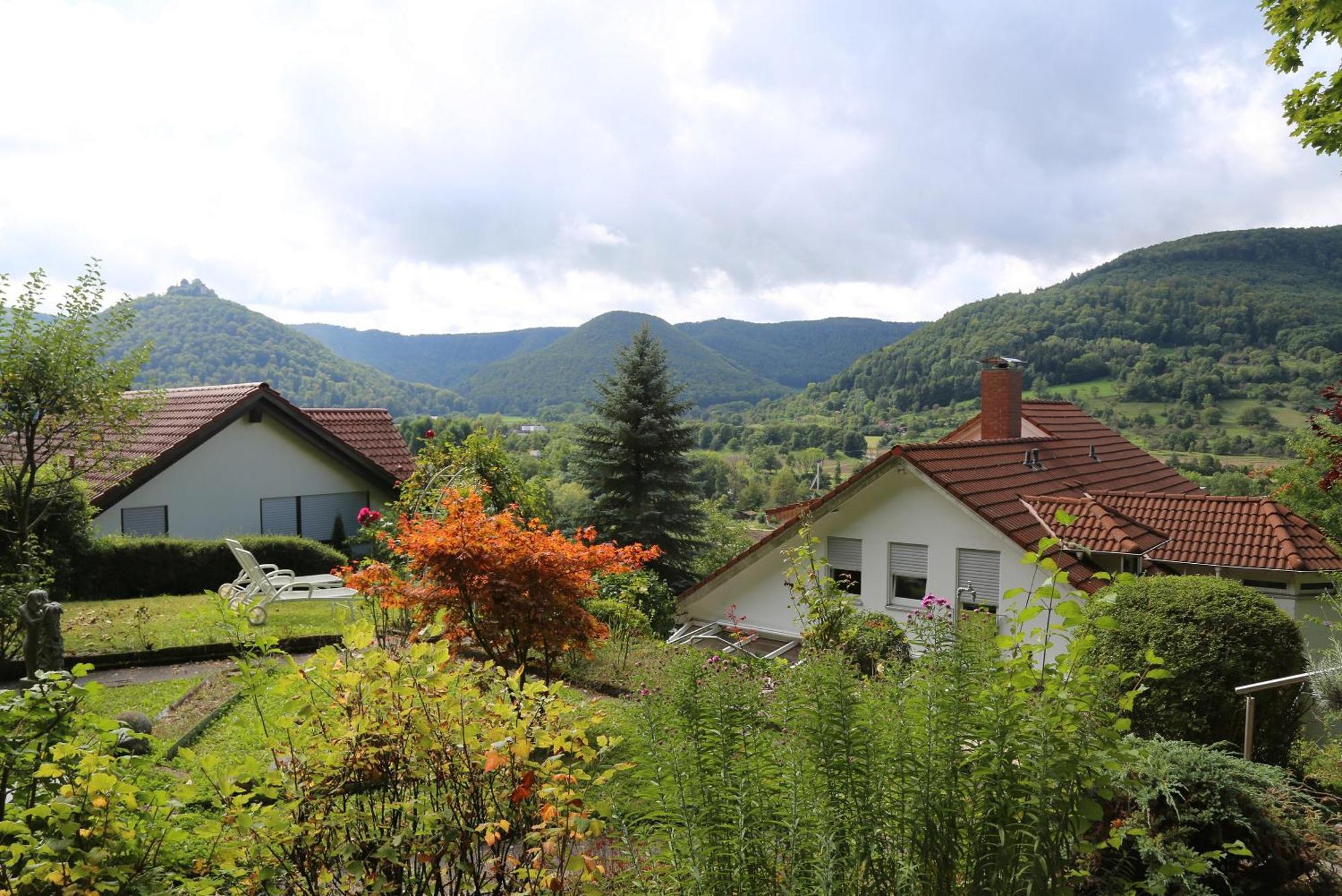 Haus Am Sonnenhuegel Apartment Bad Urach Exterior photo